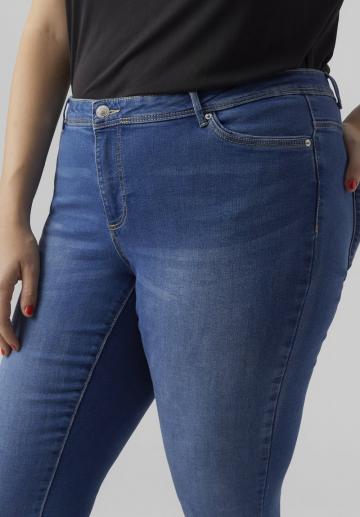 Короткие джинсы