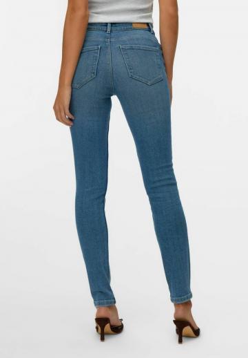 Узкие джинсы