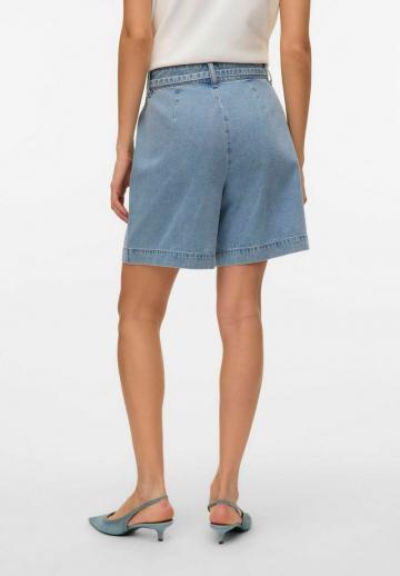 Джинсовые шорты