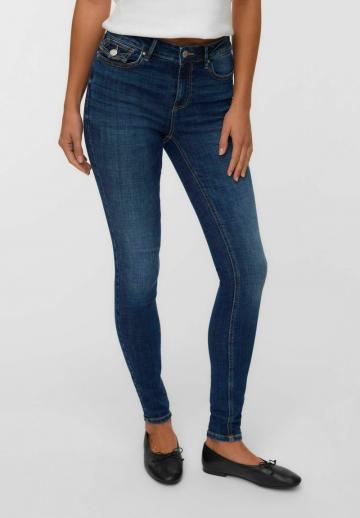 Узкие джинсы