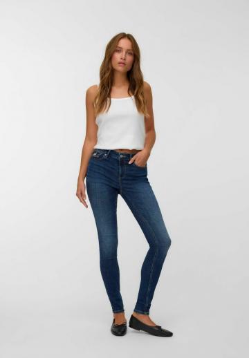 Узкие джинсы