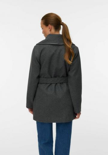 Короткое пальто