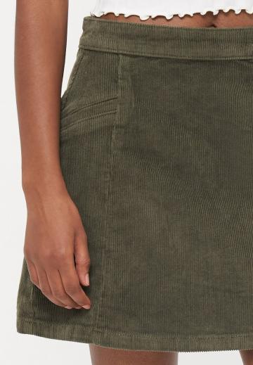 Юбка с накладными карманами