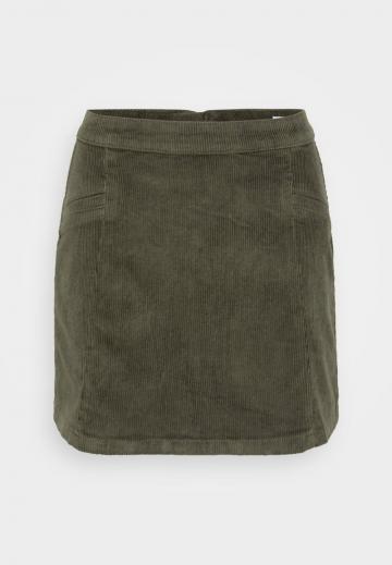 Юбка с накладными карманами