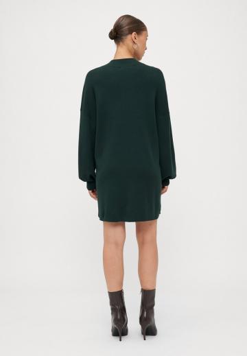 Вязаное платье