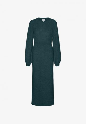 Вязаное платье