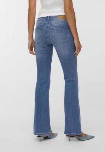 Клешеные джинсы