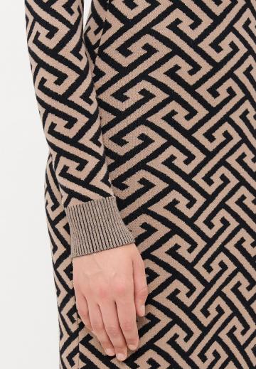 Платье футляр