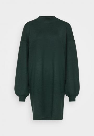 Вязаное платье