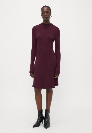 Вязаное платье