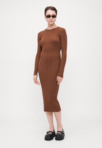 Платье футляр