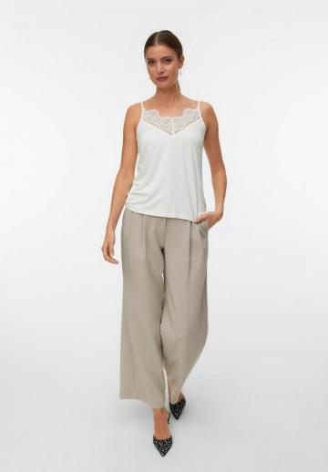 Топ на бретельках