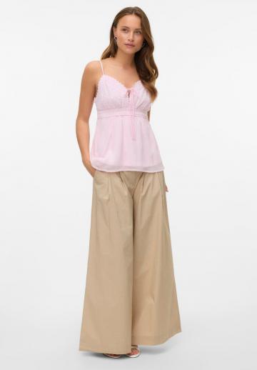 Топ на бретельках