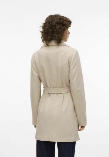 Короткое пальто