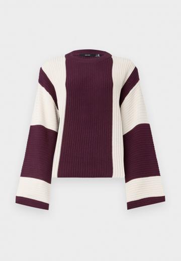 Пуловер в полоску