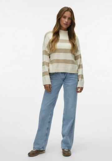 Пуловер в полоску