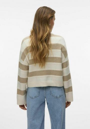 Пуловер в полоску