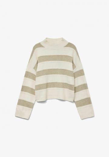 Пуловер в полоску