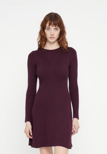 Вязаное платье