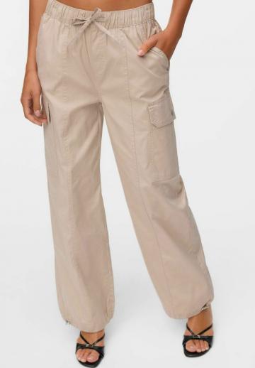 Брюки с накладными карманами