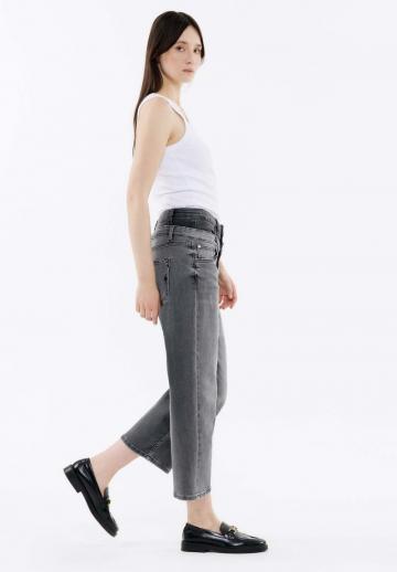 Короткие джинсы