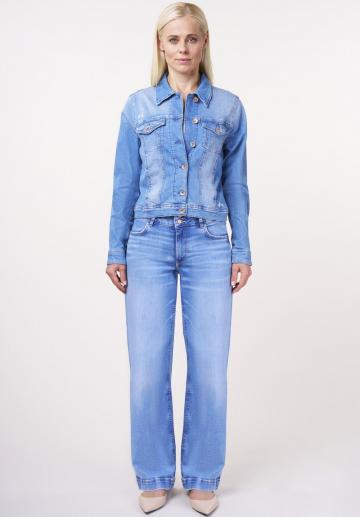 Джинсовая куртка