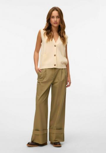 Вязаный жилет