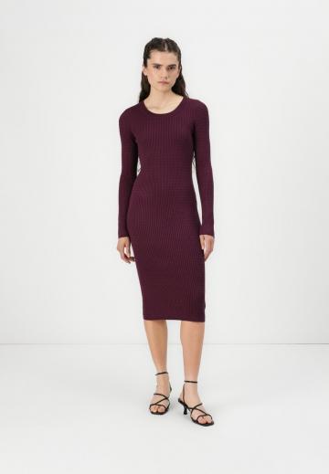 Вязаное платье