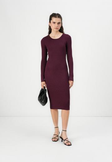 Вязаное платье