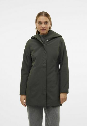 Короткое пальто