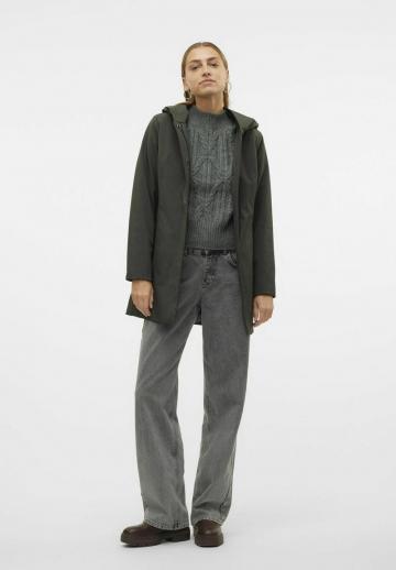 Короткое пальто