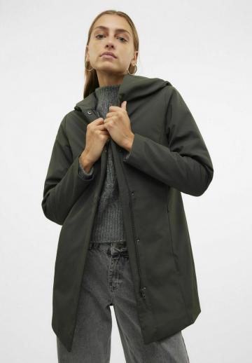 Короткое пальто