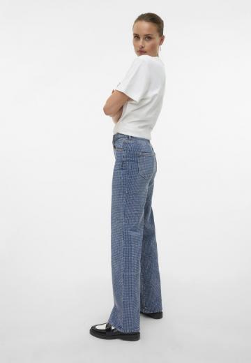 Прямые джинсы