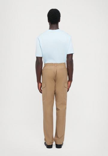 Брюки с накладными карманами