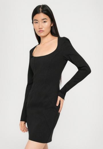 Короткое платье