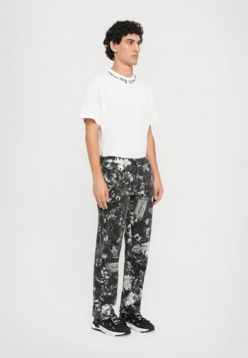 Прямые джинсы