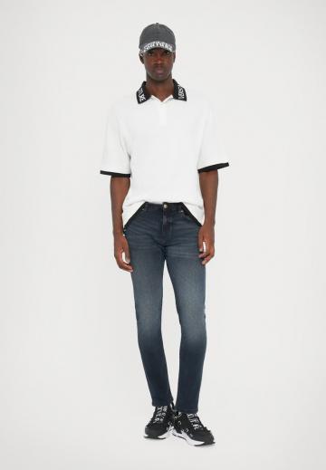 Узкие джинсы