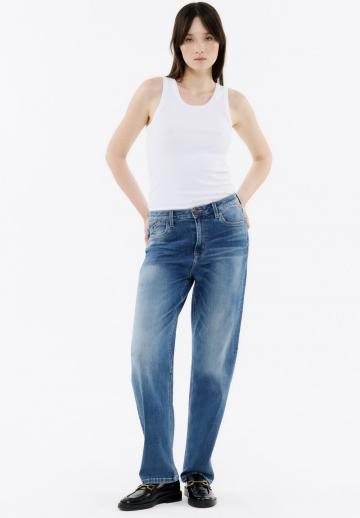 Прямые джинсы