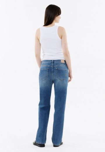 Прямые джинсы