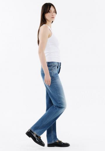 Прямые джинсы