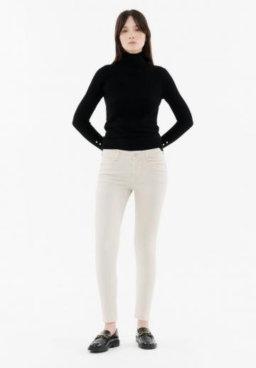 Узкие джинсы