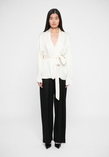 Атласная блузка