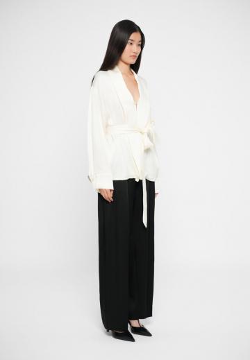 Атласная блузка