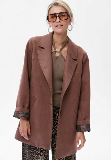 Короткое пальто