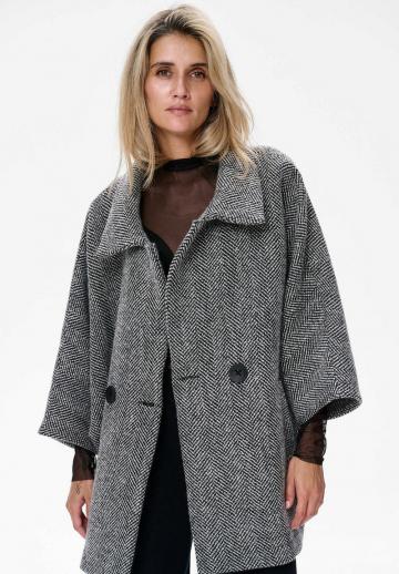 Короткое пальто