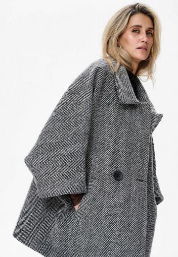 Короткое пальто