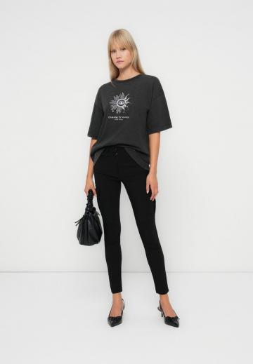 Брюки с накладными карманами