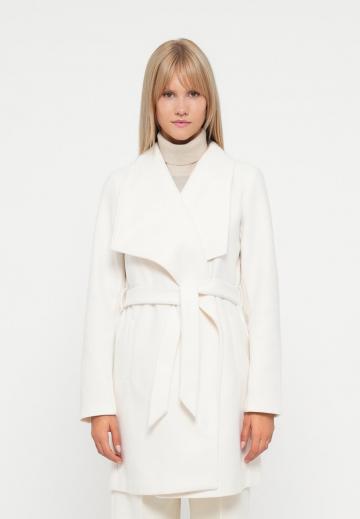 Короткое пальто