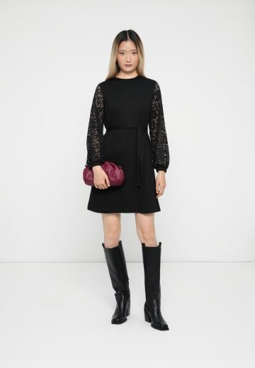 Вязаное платье