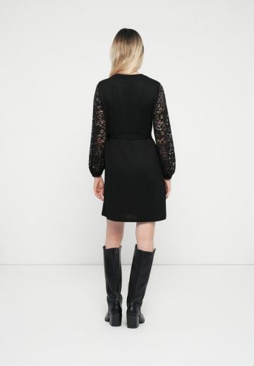 Вязаное платье